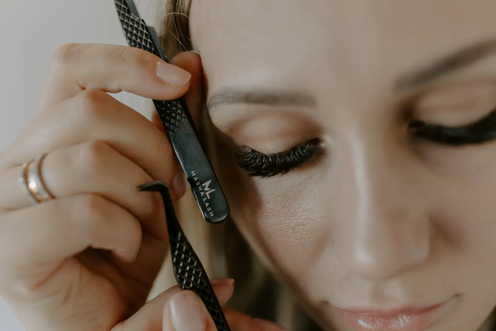 Masha Lash artist applying eyelash extensions